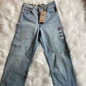 adorable Levi’s straight jean!!!